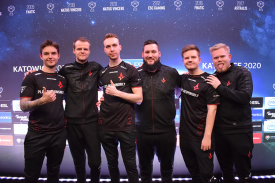 重庆狼队夺得2024KPL春季赛冠军成为首个十冠王